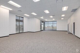 905 E Queen Creek Rd, Chandler, AZ for lease Interior Photo- Image 2 of 7
