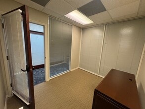 2810 E Oakland Park Blvd, Fort Lauderdale, FL for lease Interior Photo- Image 1 of 12