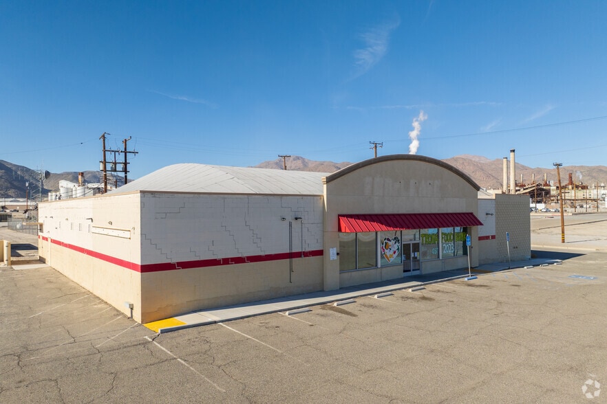 13247 Jones St, Trona, CA for sale - Primary Photo - Image 1 of 43