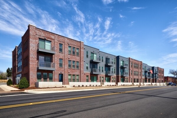 2500 9th Ave SW, Huntsville, AL for lease Building Photo- Image 1 of 7