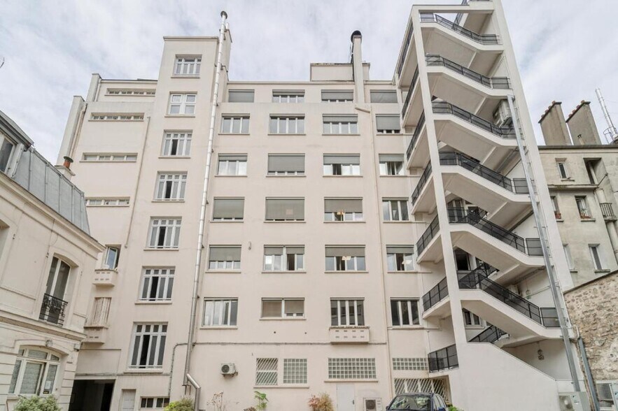 228 Rue Du Faubourg Saint-Martin, Paris à louer - Photo du bâtiment - Image 3 de 14