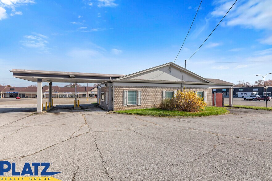 1705-1747 S Raccoon Rd, Youngstown, OH à louer - Photo du bâtiment - Image 3 de 16
