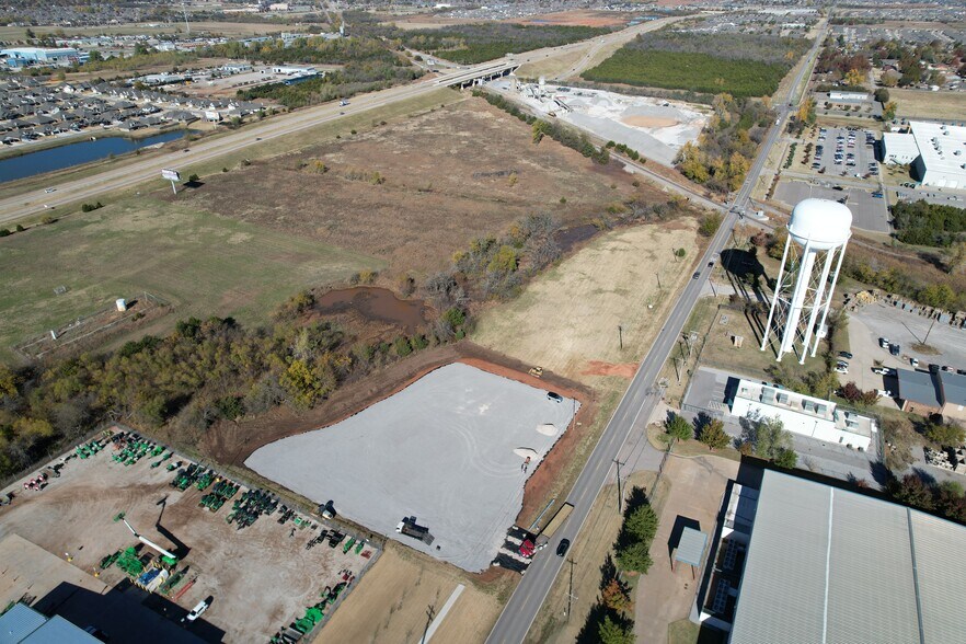 801 N Sara Rd, Yukon, OK à vendre - Photo du bâtiment - Image 2 de 5