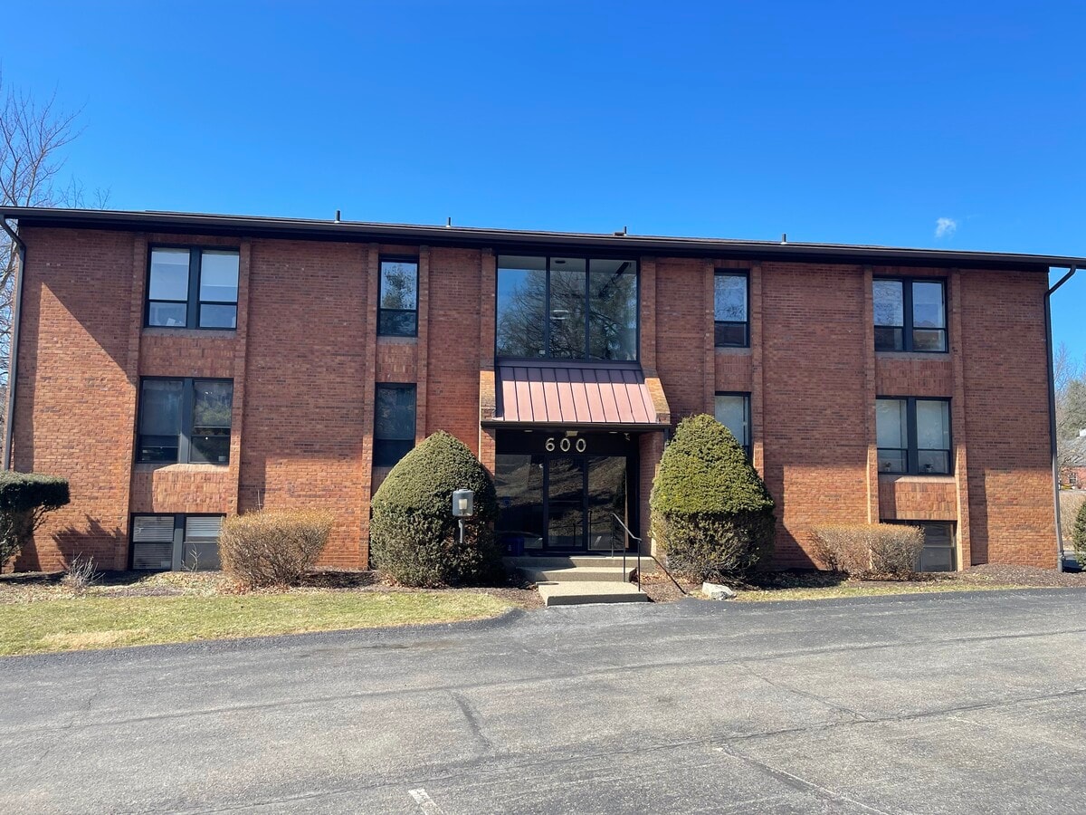 600 Commerce Dr, Coraopolis, PA 15108 - Unit 610-612 -  - Interior Photo - Image 1 of 25