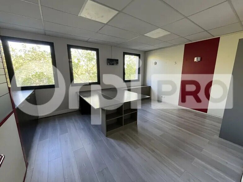 Bureau dans Saint-Genis-Laval à vendre - Photo intérieure - Image 3 de 9