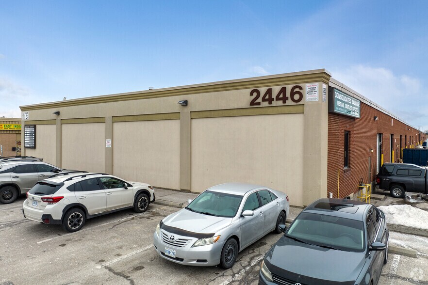 2446 Cawthra Rd, Mississauga, ON à louer - Photo du bâtiment - Image 2 de 7