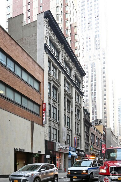 43-47 W 33rd St, New York, NY à louer - Photo du bâtiment - Image 2 de 4
