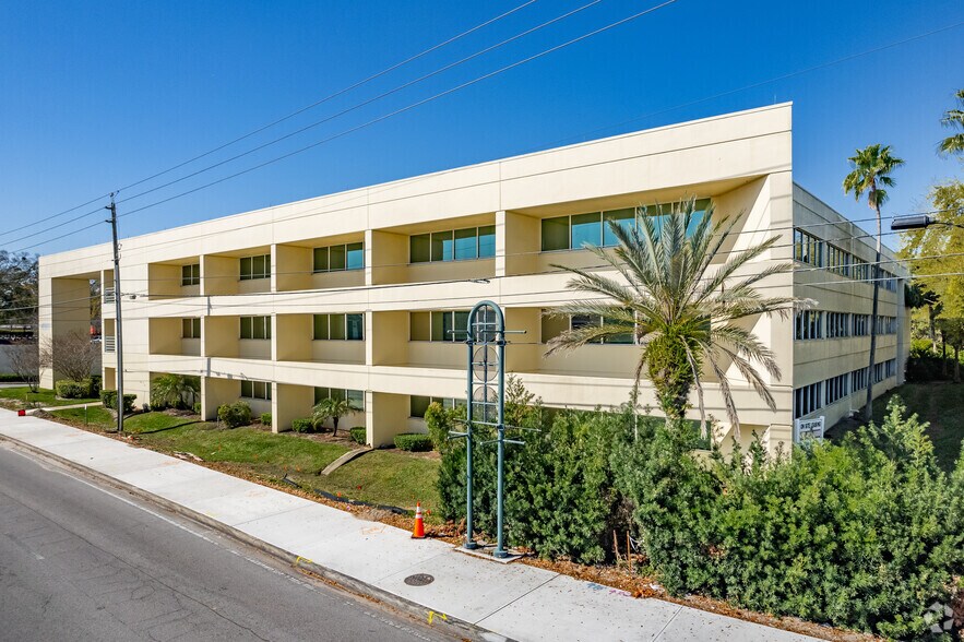 498 Palm Springs Dr, Altamonte Springs, FL à louer - Photo du bâtiment - Image 3 de 12