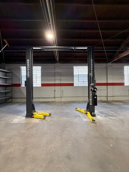 10301 - 10311 S La Cienega Blvd portefeuille de 2 propriétés à vendre sur LoopNet.ca - Photo intérieure - Image 3 de 12