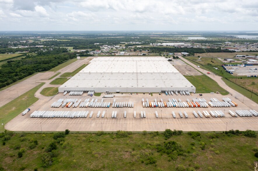 2200 S Business 45, Corsicana, TX à louer - Photo du bâtiment - Image 3 de 10