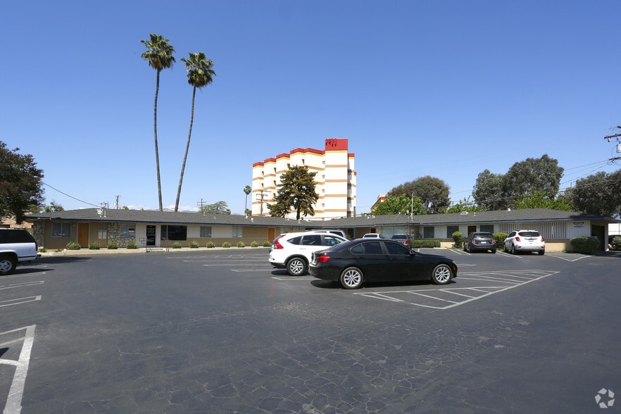 1031 E Latham Ave, Hemet, CA for lease - Building Photo - Image 2 of 6