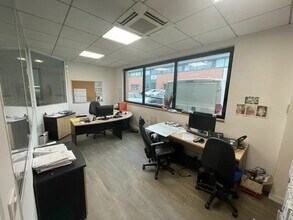 2-4 Rue Charles Christofle, Saint-Denis for lease Interior Photo- Image 2 of 5