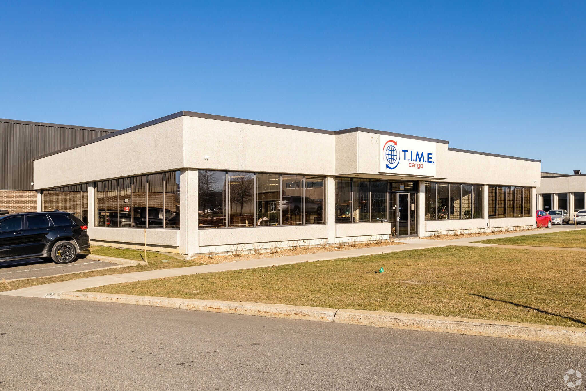 875 Rue McCaffrey, Montréal, QC for lease Primary Photo- Image 1 of 4