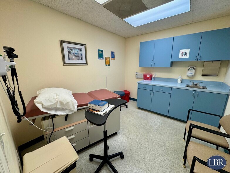 8000 Ron Beatty Blvd, Micco, FL à louer - Photo du bâtiment - Image 3 de 8