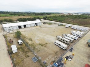 2269 N Masch Branch Rd, Denton, TX à louer Photo du bâtiment- Image 2 de 21