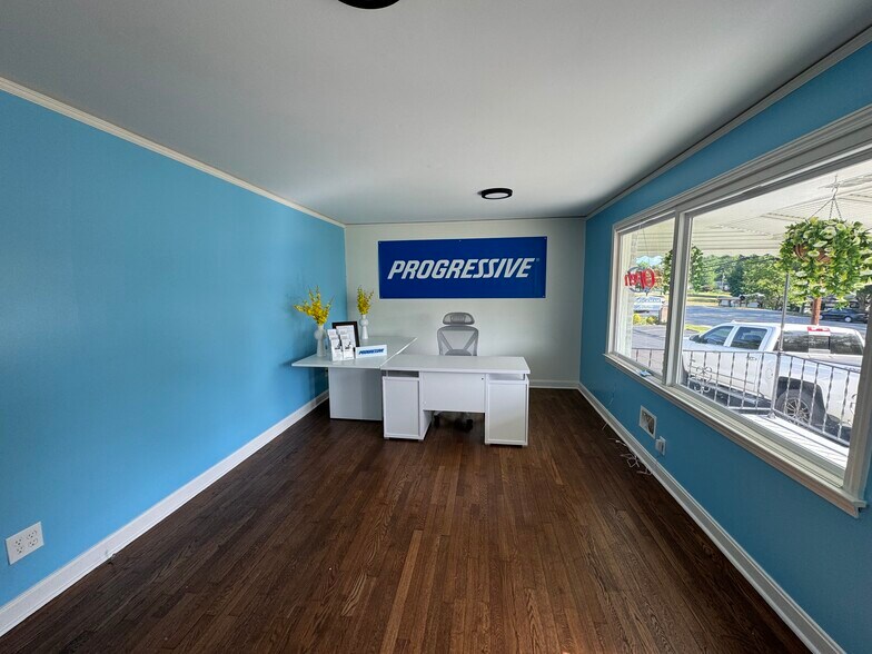 715 NE Main St, Simpsonville, SC à louer - Photo du bâtiment - Image 2 de 6