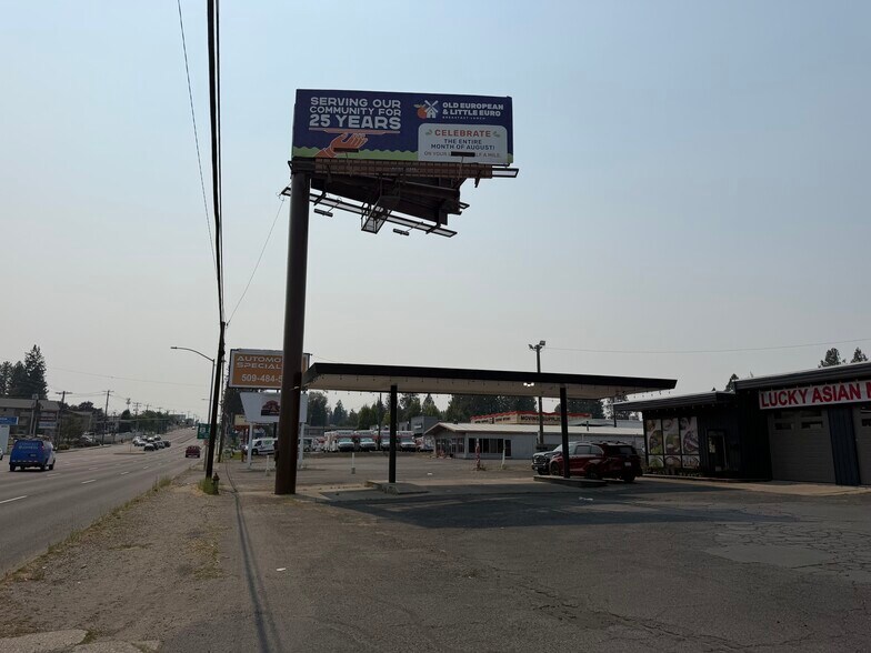 8915 N Division St, Spokane, WA à louer - Photo du bâtiment - Image 2 de 7