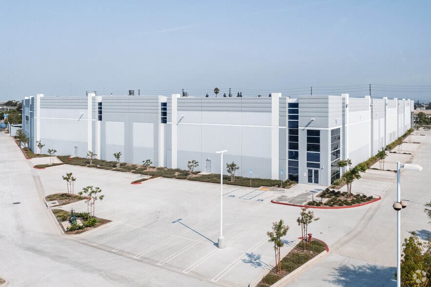 2872 E La Palma Ave, Anaheim, CA for lease - Building Photo - Image 3 of 14