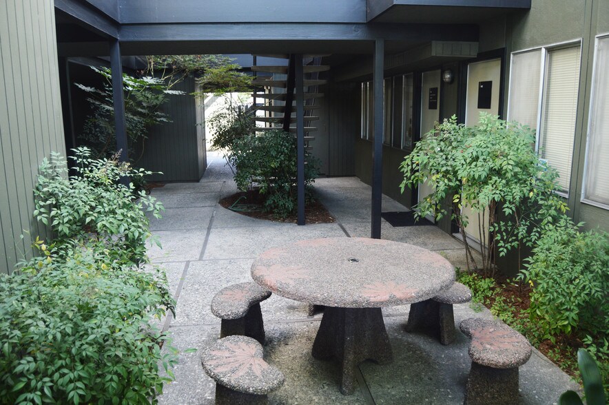 3000 Cleveland Ave, Santa Rosa, CA à vendre - Photo du bâtiment - Image 3 de 10