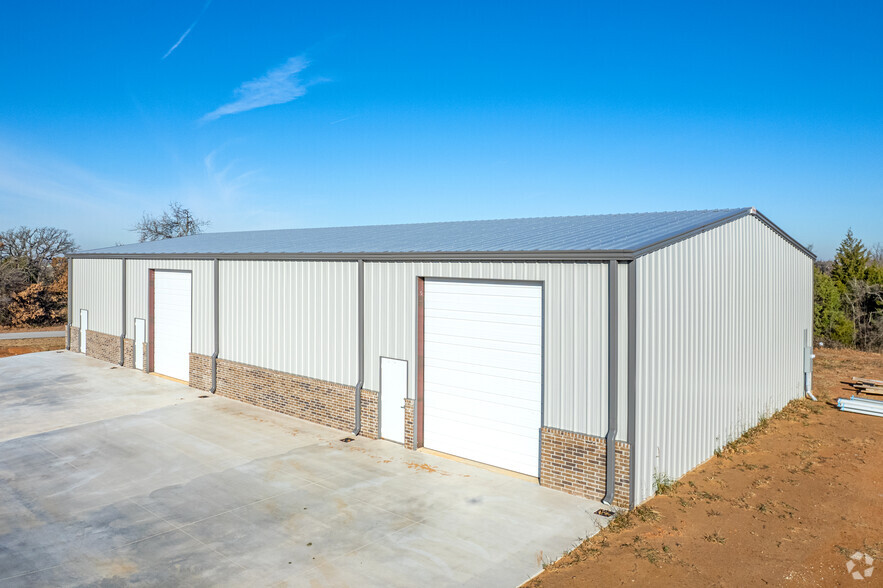 1736 Red Oak Lane, Guthrie, OK for lease - Primary Photo - Image 1 of 39