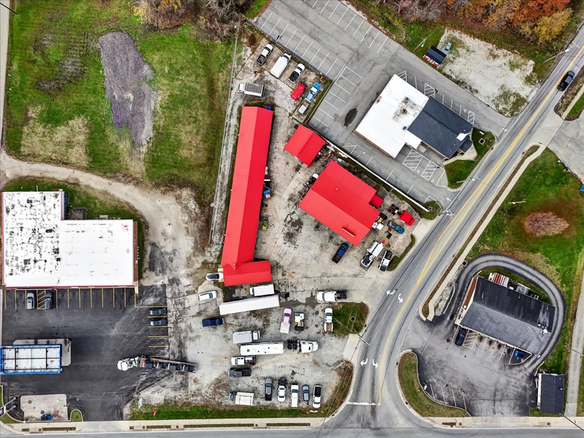 Truck Repair Properties portefeuille de 4 propriétés à vendre sur LoopNet.ca Photo principale- Image 1 de 5