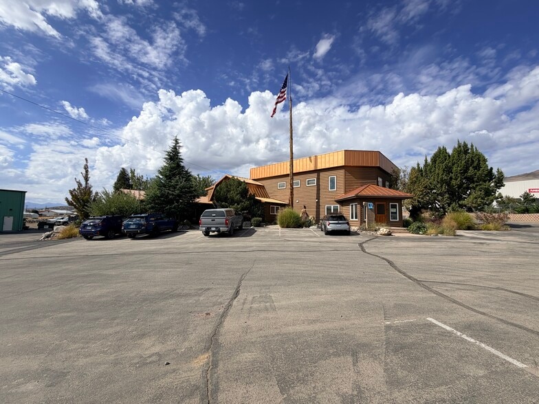 61 Industrial Pky, Carson City, NV for lease - Building Photo - Image 2 of 15