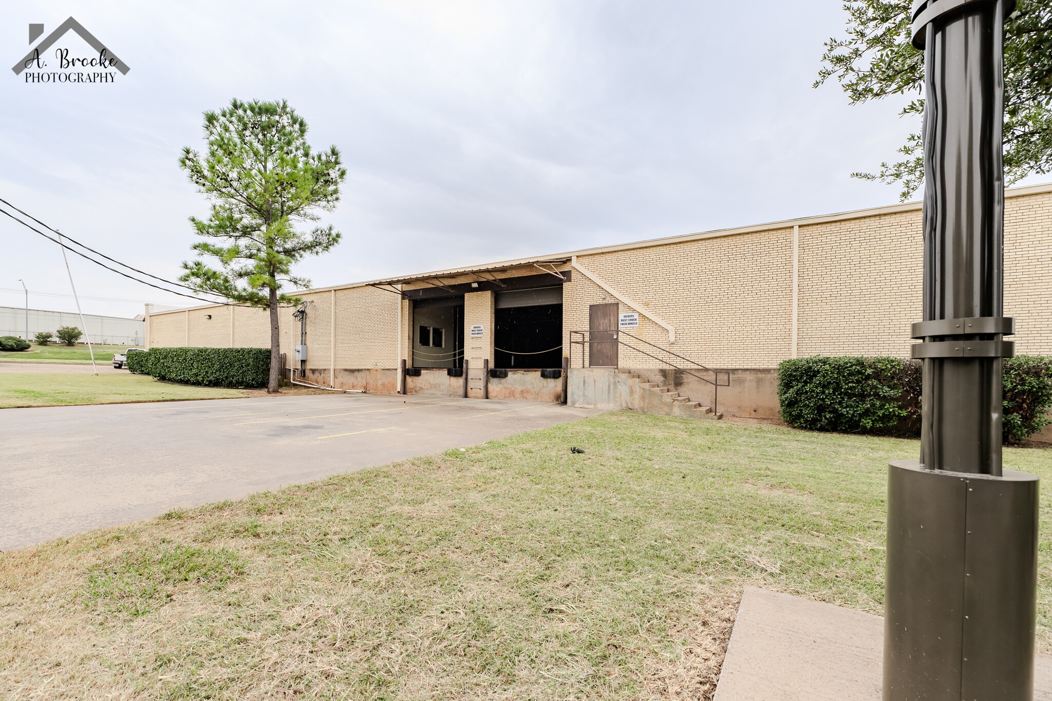 2200 5th St, Wichita Falls, TX for lease Building Photo- Image 1 of 27