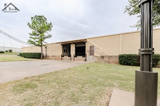 2200 5th St, Wichita Falls, TX for lease Building Photo- Image 1 of 27