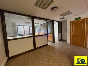 Office in Cuenca, Cuenca for lease Interior Photo- Image 2 of 11