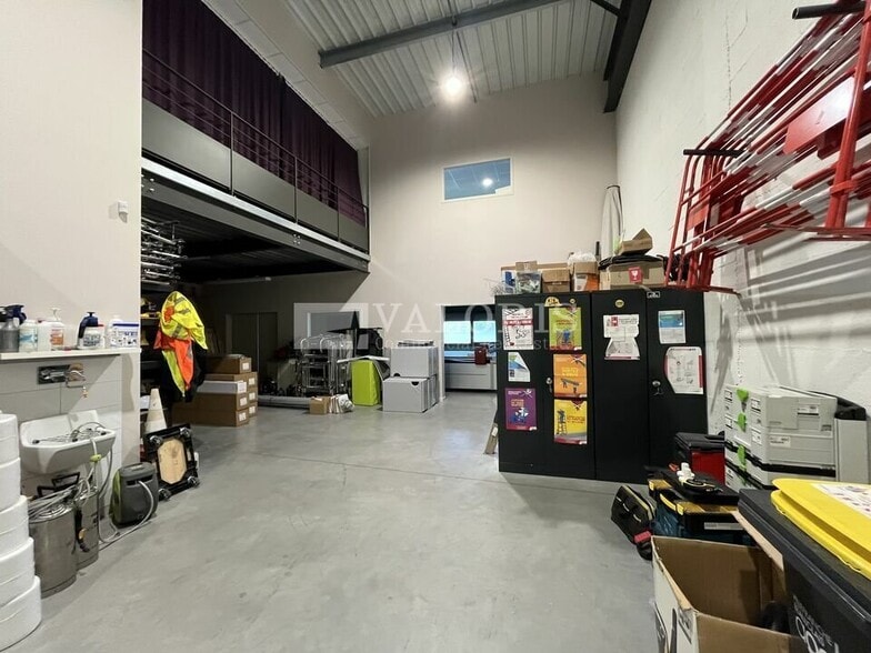 Flex in Gleizé for lease - Building Photo - Image 2 of 10