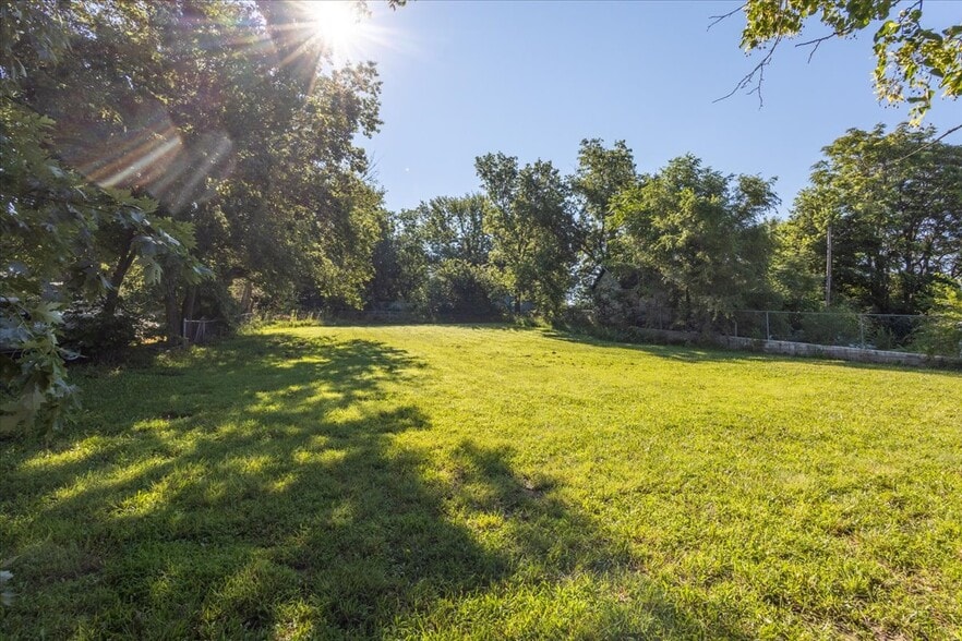 222 Locust St, Hickman, NE à vendre - Photo du bâtiment - Image 3 de 15