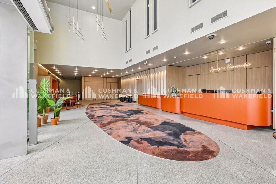 8 Avenue De Lunca, Montigny-le-Bretonneux for lease - Lobby - Image 2 of 14