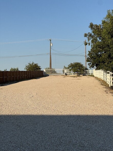 1100 County Road 108, Hutto, TX for lease - Building Photo - Image 3 of 18