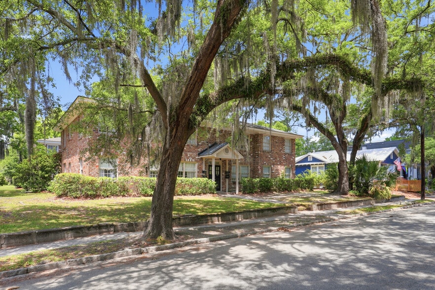 3411 Bull St, Savannah, GA à vendre - Photo du bâtiment - Image 2 de 40