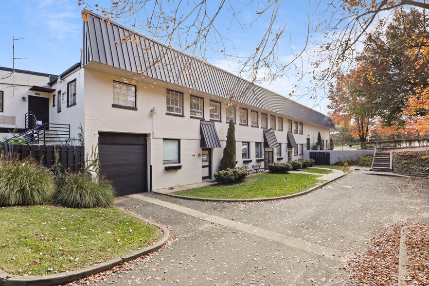 210 N 21st St, Purcellville, VA à louer - Photo du bâtiment - Image 2 de 4