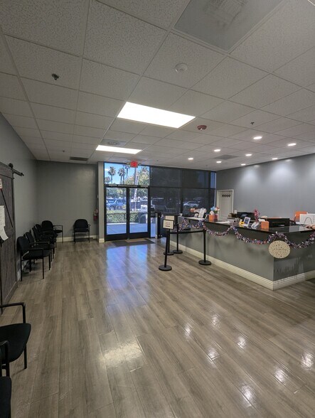 3015 Calloway Dr, Bakersfield, CA à louer - Photo du bâtiment - Image 2 de 14