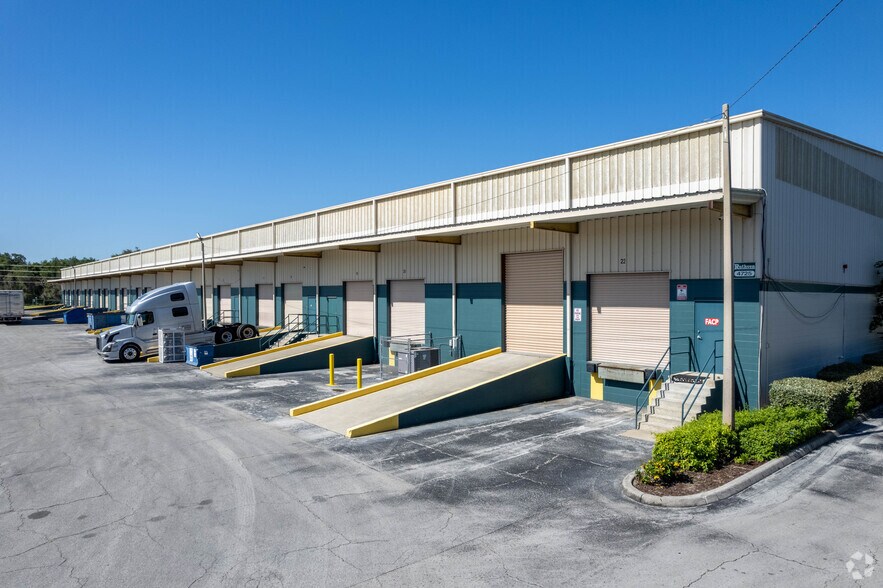 4725 E Lakeland Commerce Pky, Lakeland, FL à louer - Photo du bâtiment - Image 3 de 8