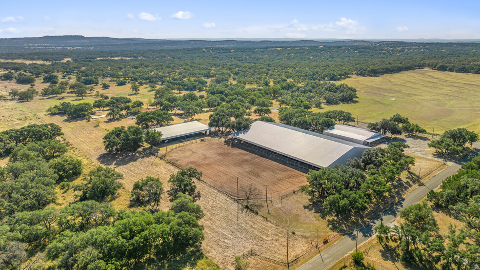 2254 Old Marble Falls Road, Round Mountain, TX à vendre - Photo principale - Image 1 de 25