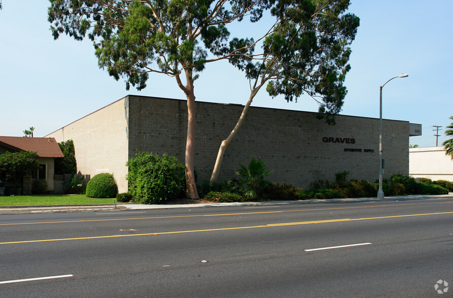 645 W Holt Blvd, Ontario, CA for lease - Building Photo - Image 2 of 2