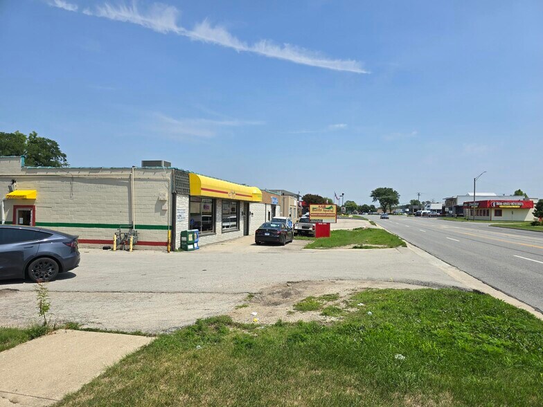 1340 Ogden Ave, Downers Grove, IL à vendre - Photo du bâtiment - Image 2 de 13