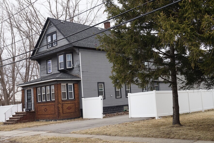 979-314 Limited Partnership, ET.AL portefeuille de 4 propriétés à vendre sur LoopNet.ca - Photo du bâtiment - Image 3 de 9