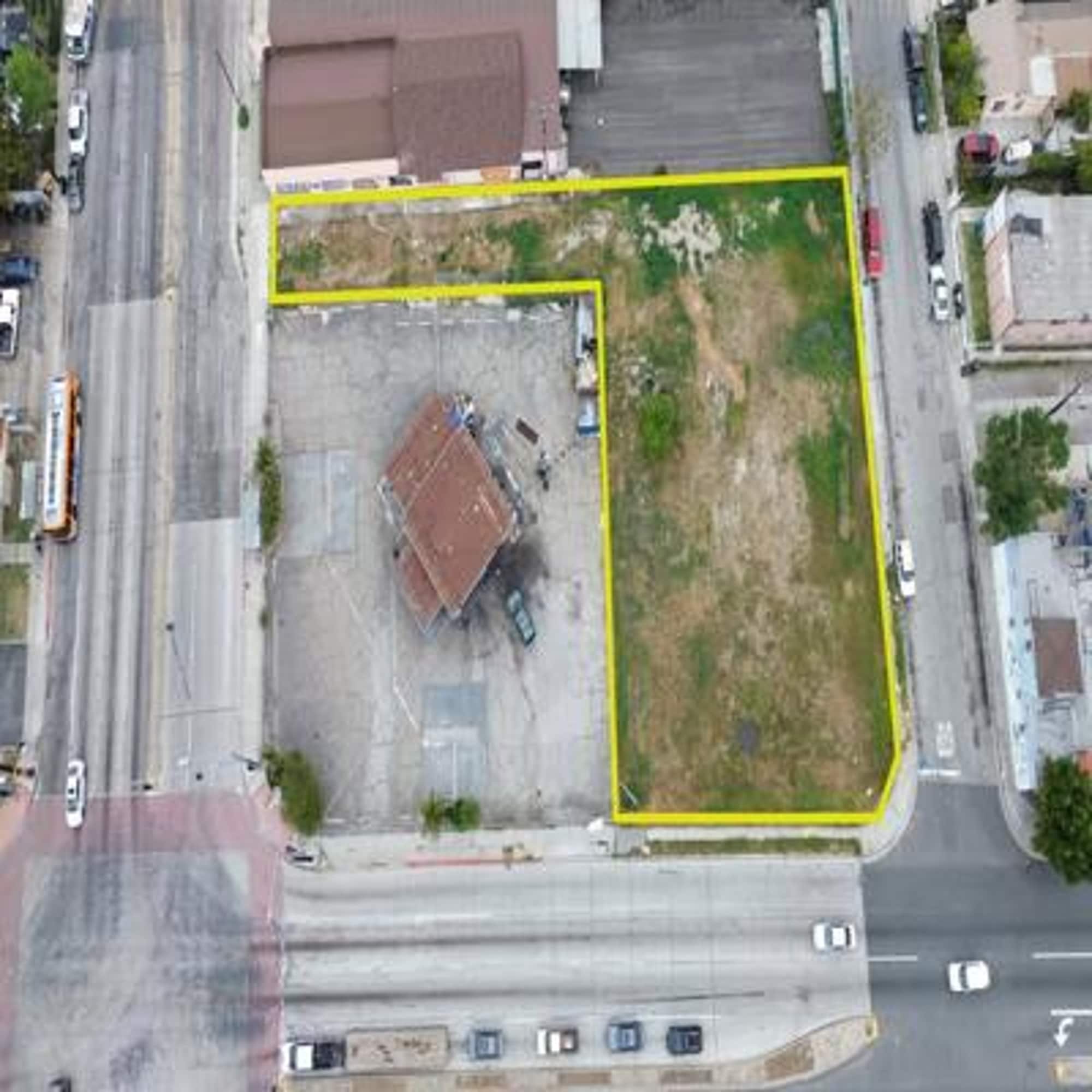 15812 S Atlantic Ave, Compton, CA à vendre Photo du bâtiment- Image 1 de 2