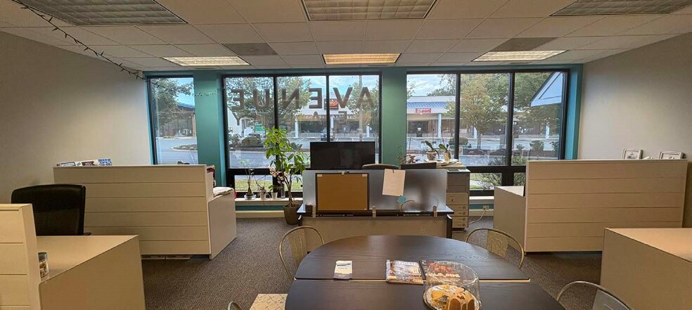 900-920 Gardens Blvd, Charlottesville, VA à louer - Photo intérieure - Image 3 de 6