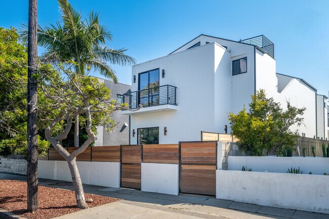 More details for 337 6th Ave, Venice, CA - Multifamily for Sale
