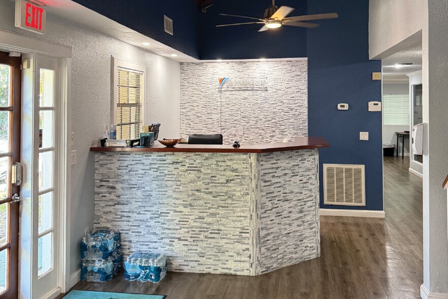 10225 Ulmerton Rd, Largo, FL for sale - Building Photo - Image 3 of 4