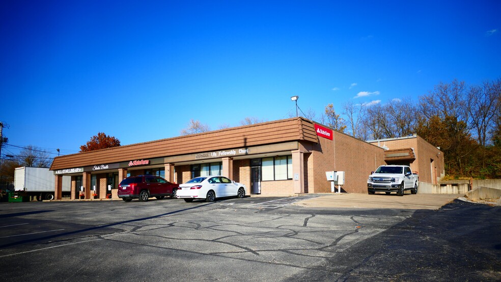 10901 Hickman Mills Dr, Kansas City, MO à louer - Photo du bâtiment - Image 1 de 10