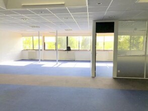 Avenue Albert Einstein, Trappes for lease Interior Photo- Image 2 of 12
