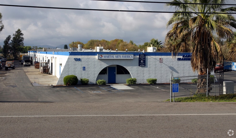 136 10th St, Ramona, CA for lease - Building Photo - Image 2 of 8