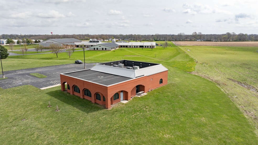 18400 Shipman Rd, Carlinville, IL for sale - Interior Photo - Image 3 of 48