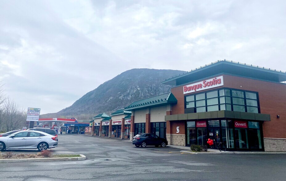 300-328 Boul Sir-Wilfrid-Laurier, Mont-St-Hilaire, QC for sale - Building Photo - Image 1 of 1